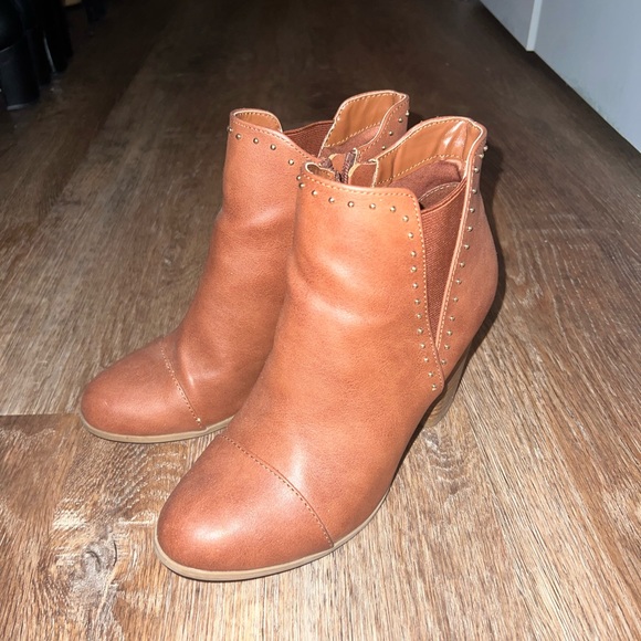 Lauren Conrad leather bootie - Picture 3 of 3